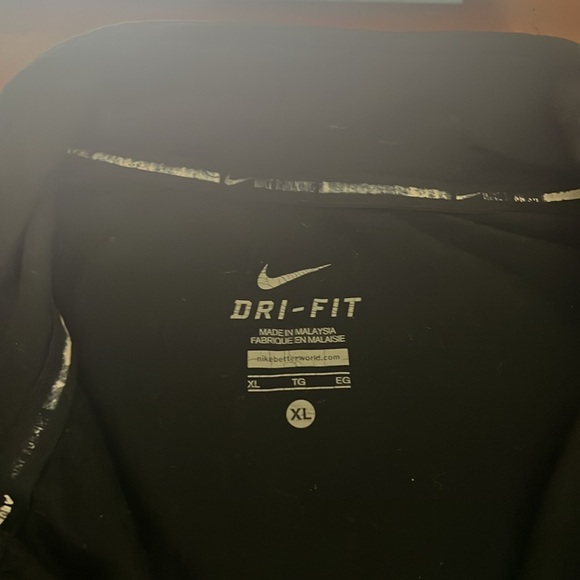 Nike women’s Drifit Zip Up - Picture 5 of 5